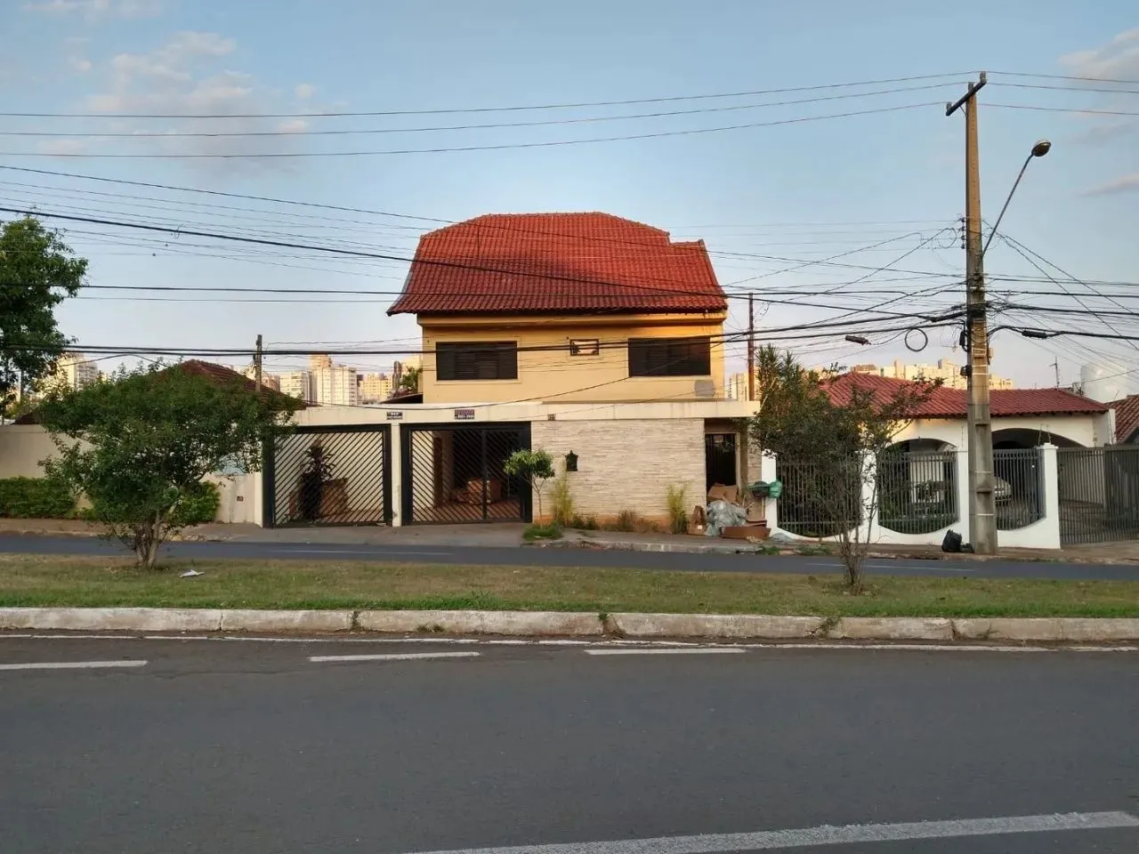 Sobrado para locação no Jd. Iguaçu por R$8.000,00