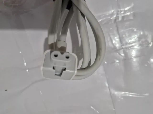 Cabo de Força Extensor Apple Padrão Antigo Usado - Foto 2
