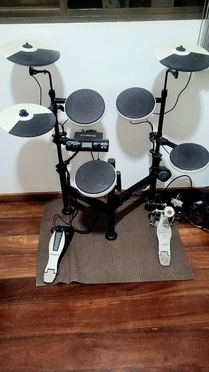Bateria eletrônica Roland TD4KP + pedal Tama