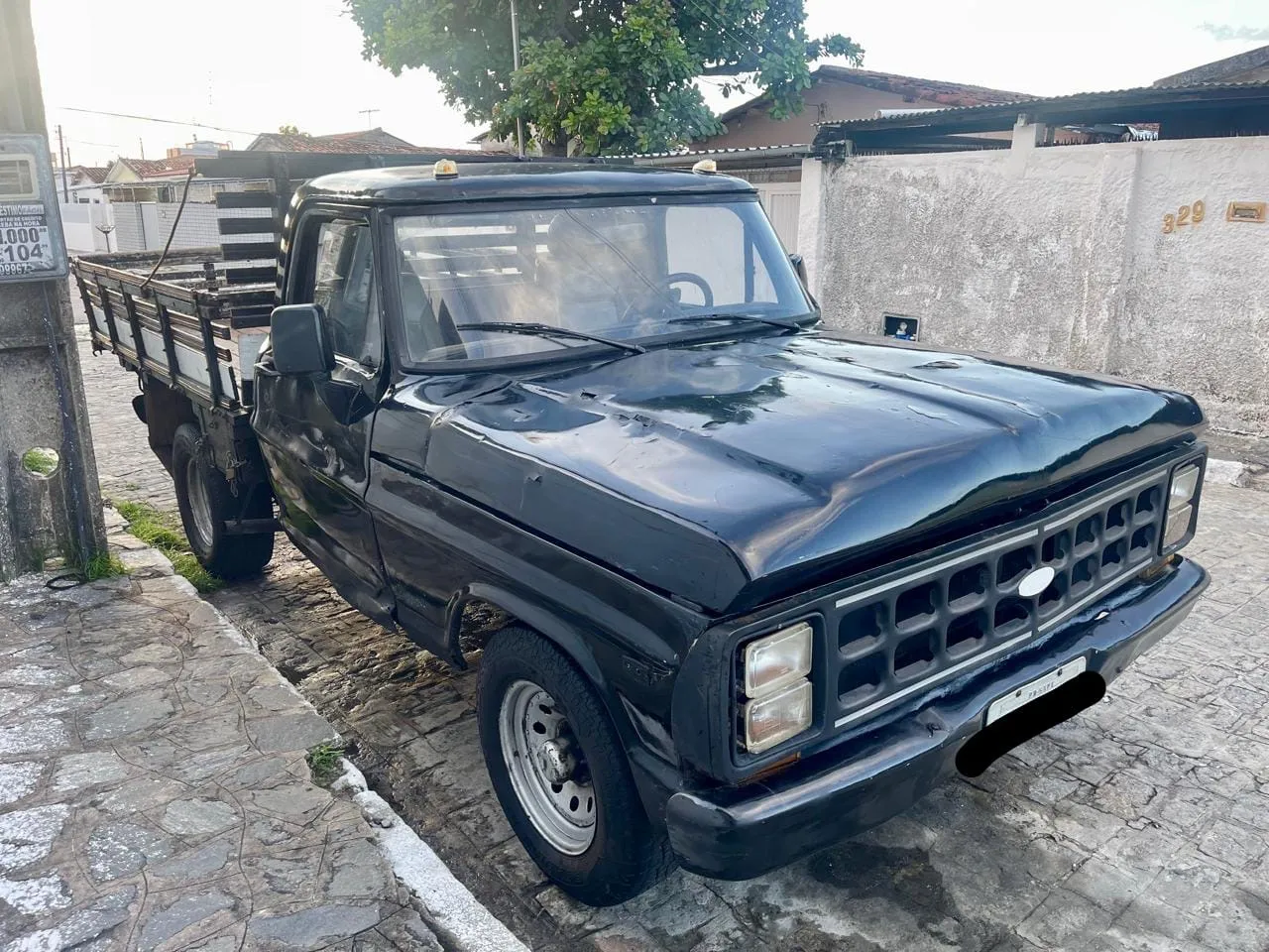 Ford F-1000 