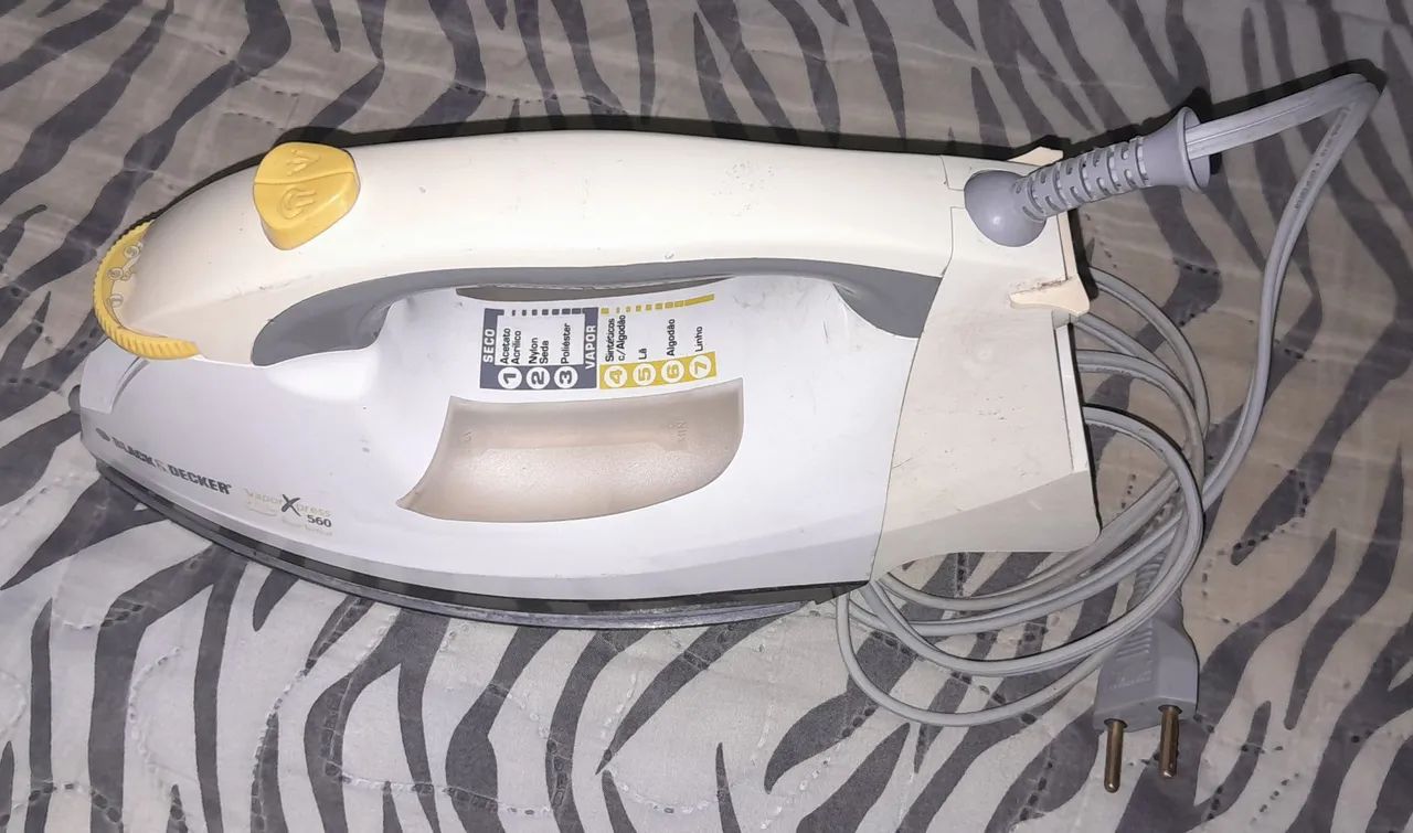 Ferro de Passar Roupa Black & Decker Vapor X-Press 560