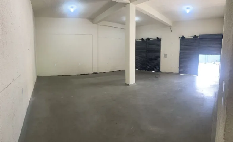 Sala Comercial no Jorge Teixeira com localização privilegiada