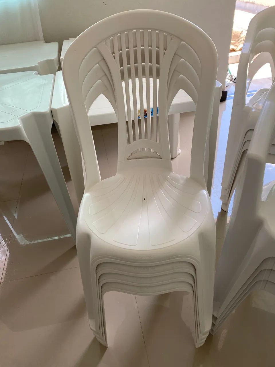 Jogo de mesas e cadeiras 64169952102658125