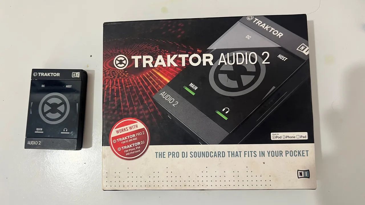 Traktor Audio 2 - Interface de Áudio para DJ