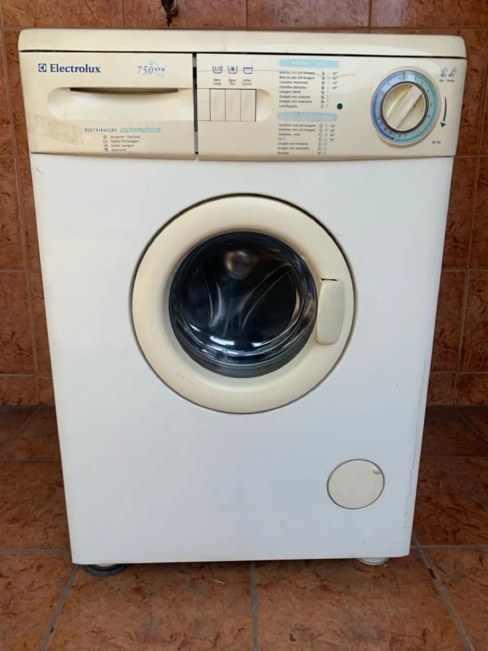Máquina de lavar Electrolux le 750 