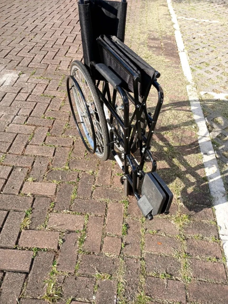 cadeira de rodas cds m2000 pneus infláveis novíssima usada 1 vez estabelecimento comercial - Foto 6