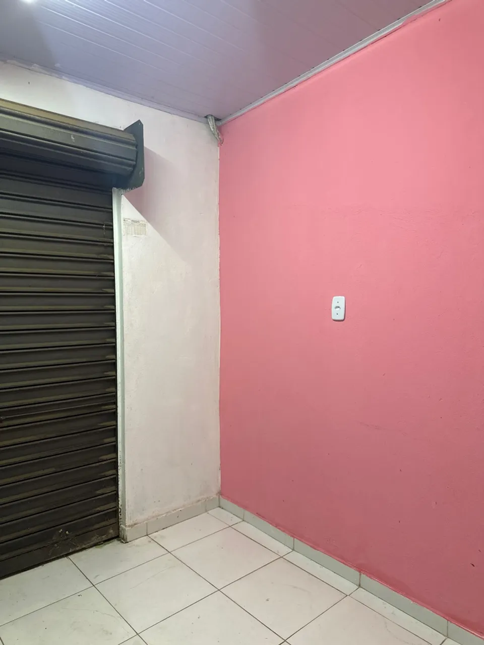 Aluga-se sala comercial