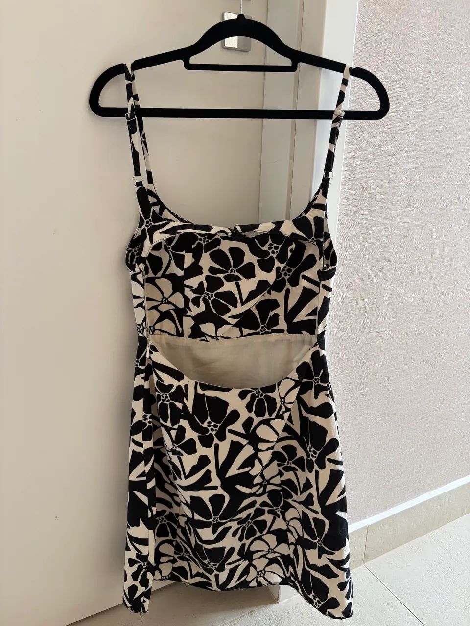 Vestido Zara floral preto e branco  - Foto 2