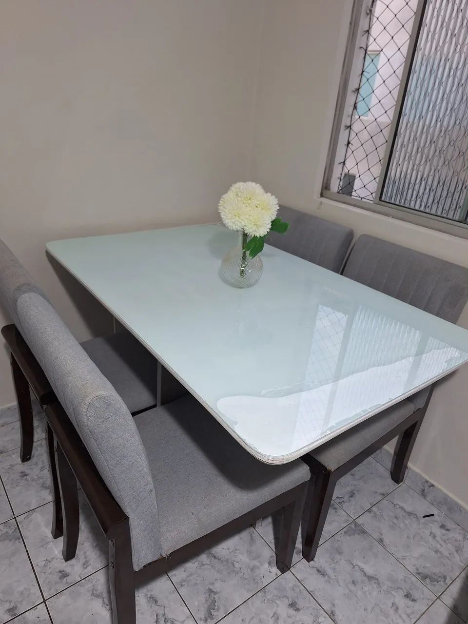 Mesa de Jantar com 4 Cadeiras - Elegância e Conforto64595959921155121