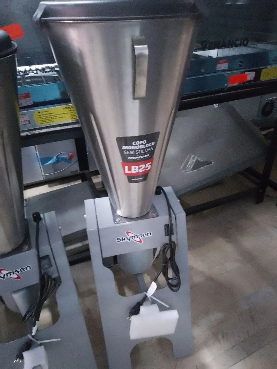 Liquidificador Skymsen LB25 litros - NOVO