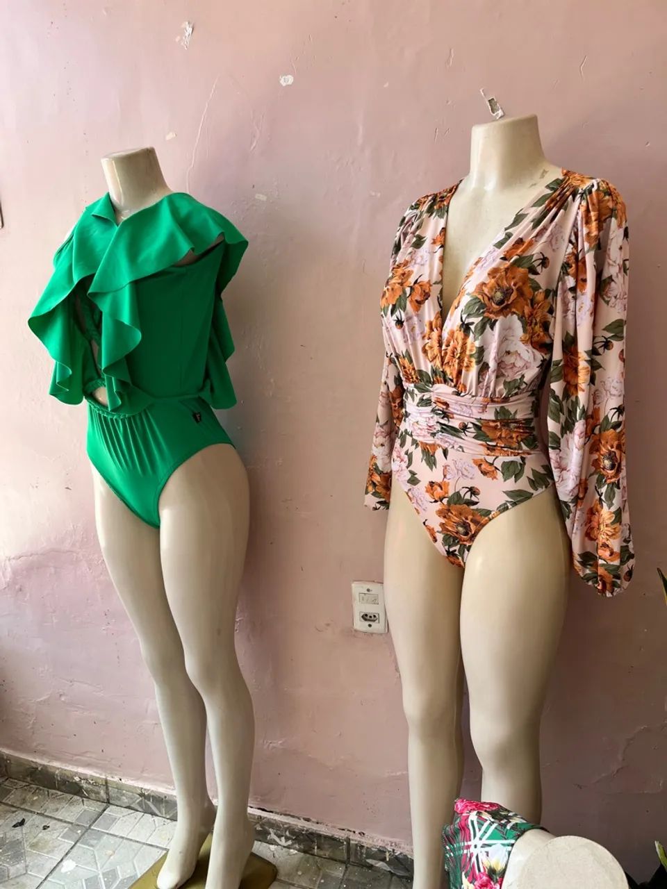 Vestidos estampados e lisos para você arrasar!