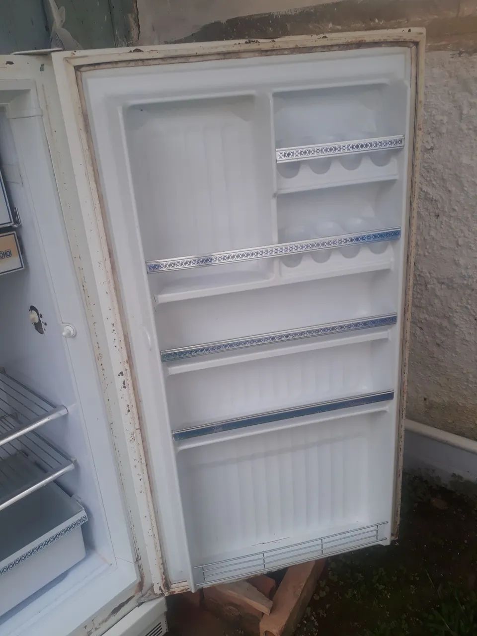 Geladeira com defeito. - Foto 4