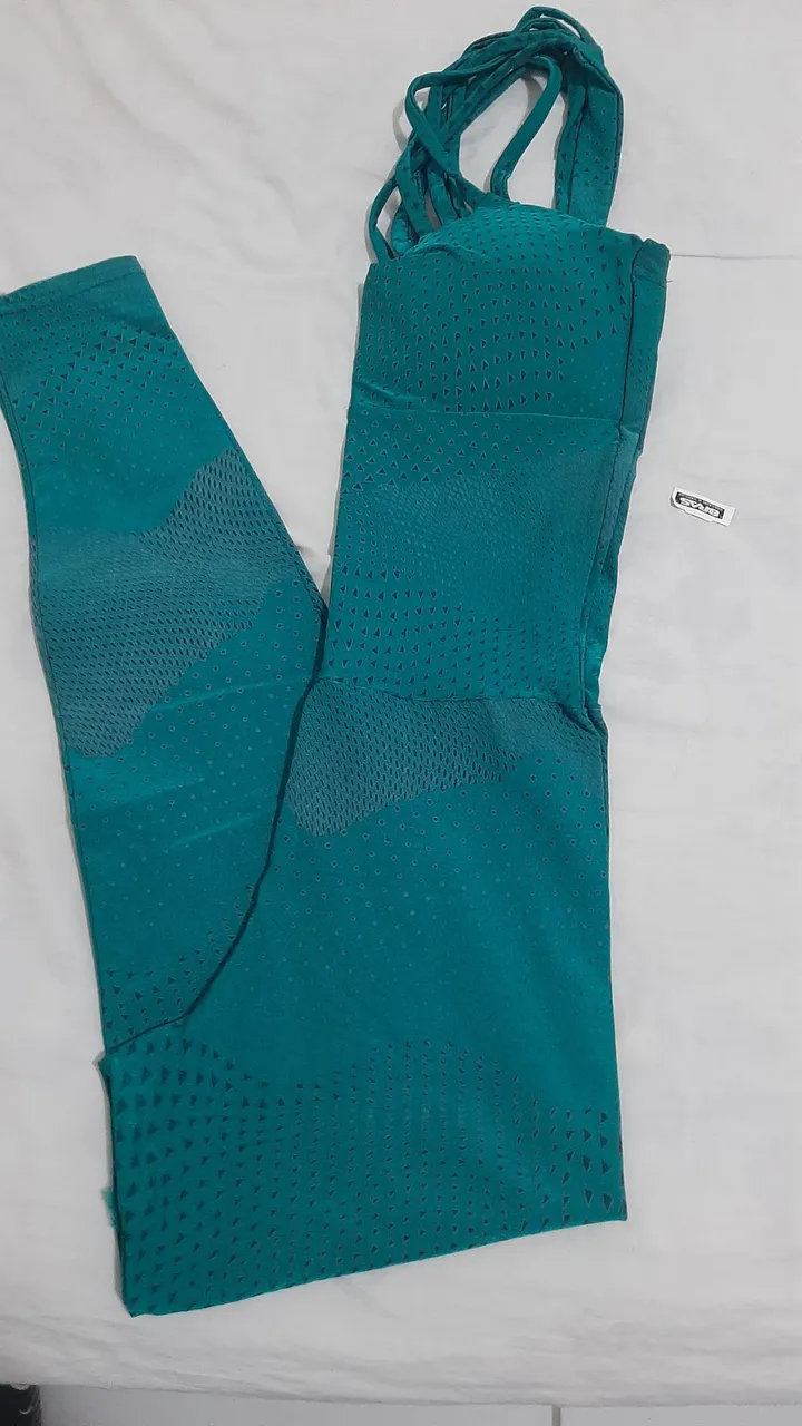 Legging Esportiva Verde com Detalhes Vazados