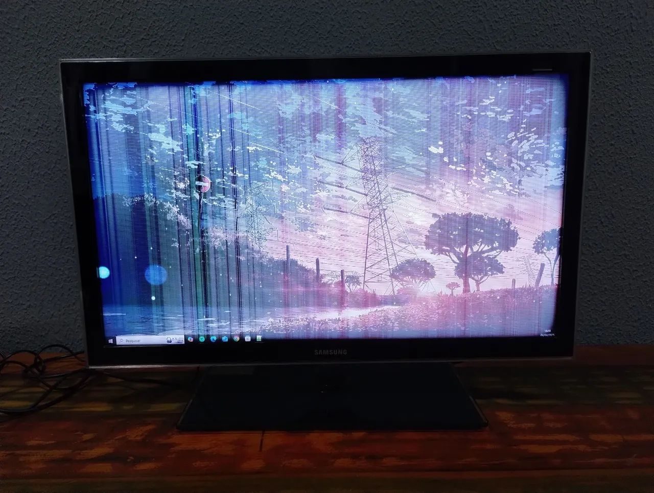 TV Samsung com tela quebrada