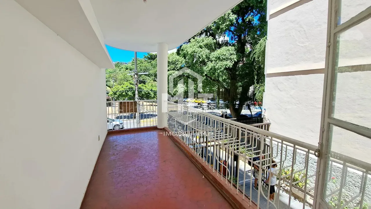 Apartamento de 3 quartos com 148m na Praça Vereador Rocha Leão.