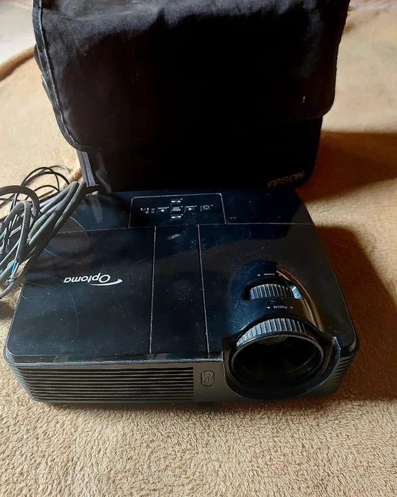 Vendo retroprojetor valor negociável ou troco 