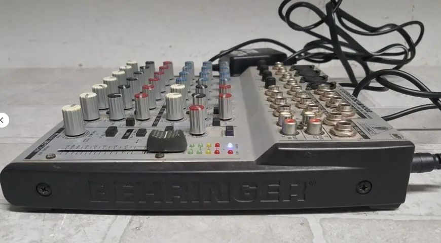 Mesa de som Behringer64169938630915124