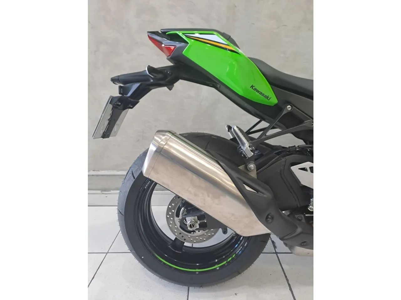 Kawasaki Zx-10/ Zx-10r 1000cc 2025 - 1428343472 | OLX