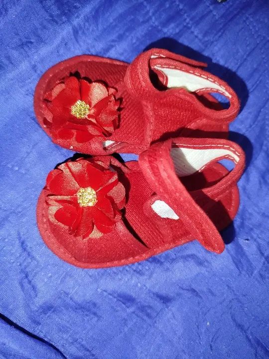 Lote de Sapatos Sandália Desapego de Bebê Menina - Foto 3
