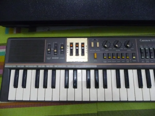 Teclado portátil  Casio relíquia