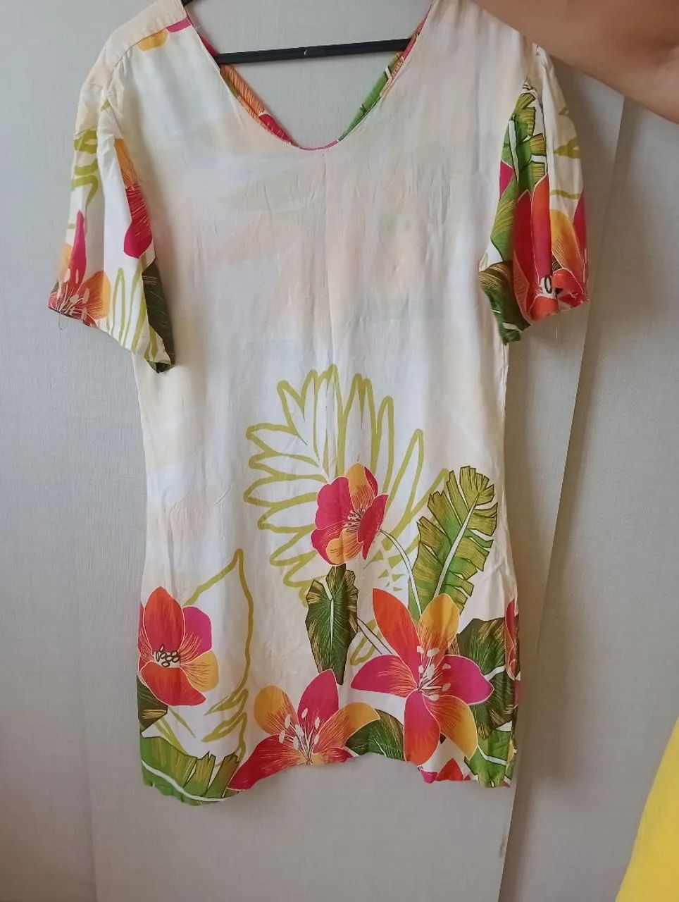 Vestido floral branco com mangas curtas - Foto 3