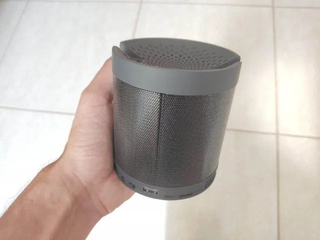 Caixa de Som Lehmox Q3 Bluetooth preta com suporte para celular - Foto 2