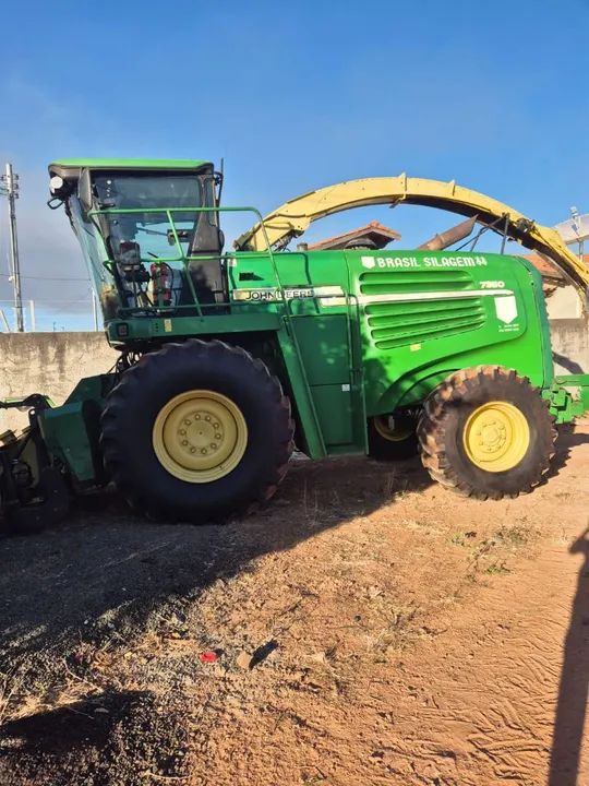 Forrageira John Deere 7350 - Máquina de Colheita de Silagem - Foto 3