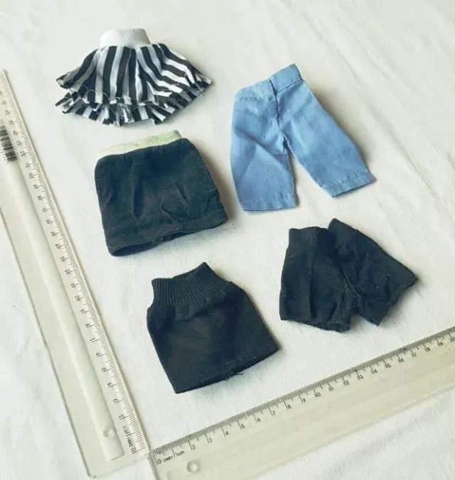 Brinquedos - Roupinhas de Bonecas (2 Bermudas e 3 Saias) - Anos 90  - Foto 3