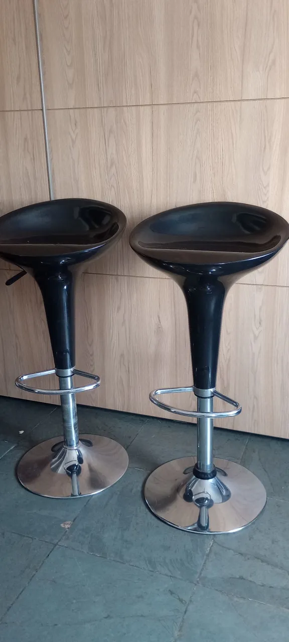 Par de Banquetas Giratórias Pretas