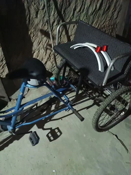 Triciclo bicicleta 3 lugares ótimo estado barbada  - Foto 3