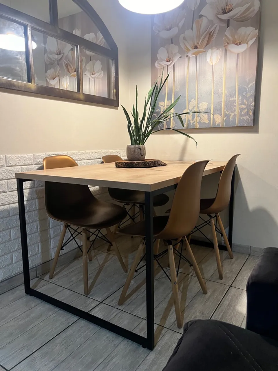Mesa de Jantar estilo industrial com cadeiras Eiffel