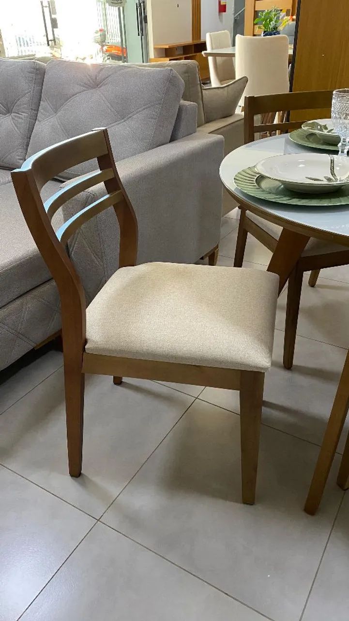 Mesa de Jantar Redonda com 4 Cadeiras 100% madeira  - Foto 4