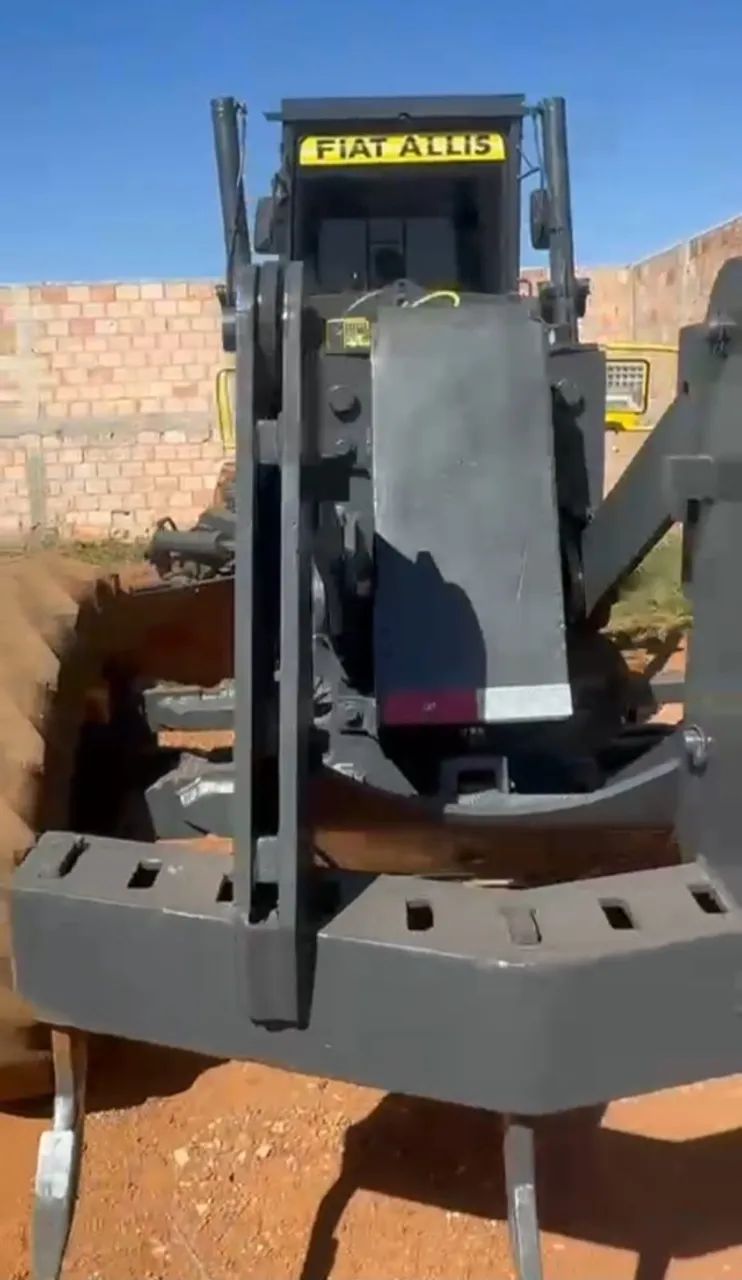 Motoniveladora Fiatallis 1997 FG70B Operacional  - Foto 4