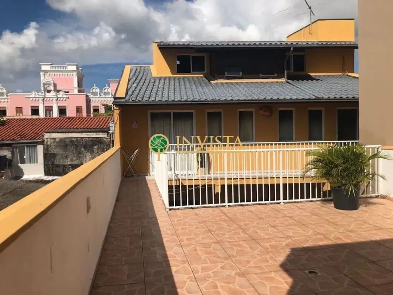 Casa Comercial à venda, 190 m² com 8 quartos - Lagoa da Conceição, em Florianópolis.