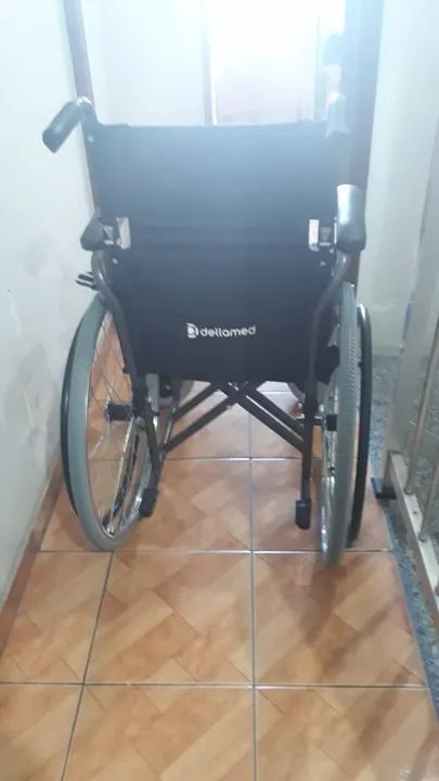 vendo cadeira de rodas nova na caixa