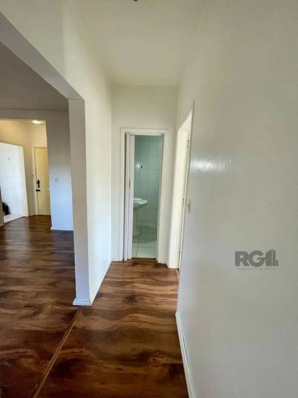 Belo apartamento 2 dormitórios, totalmente reformado, vista para o bairro de todas as jane - Foto 5