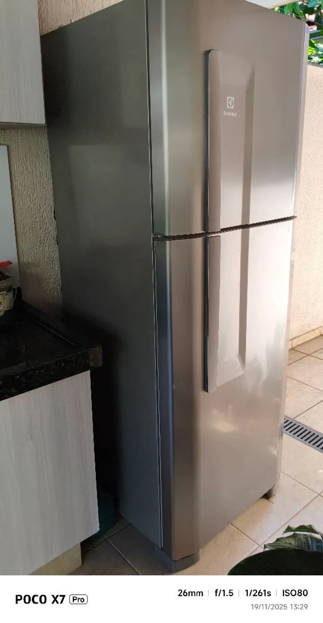 Geladeira grande e bonita de inox - 220v - Eletrolux - Foto 5