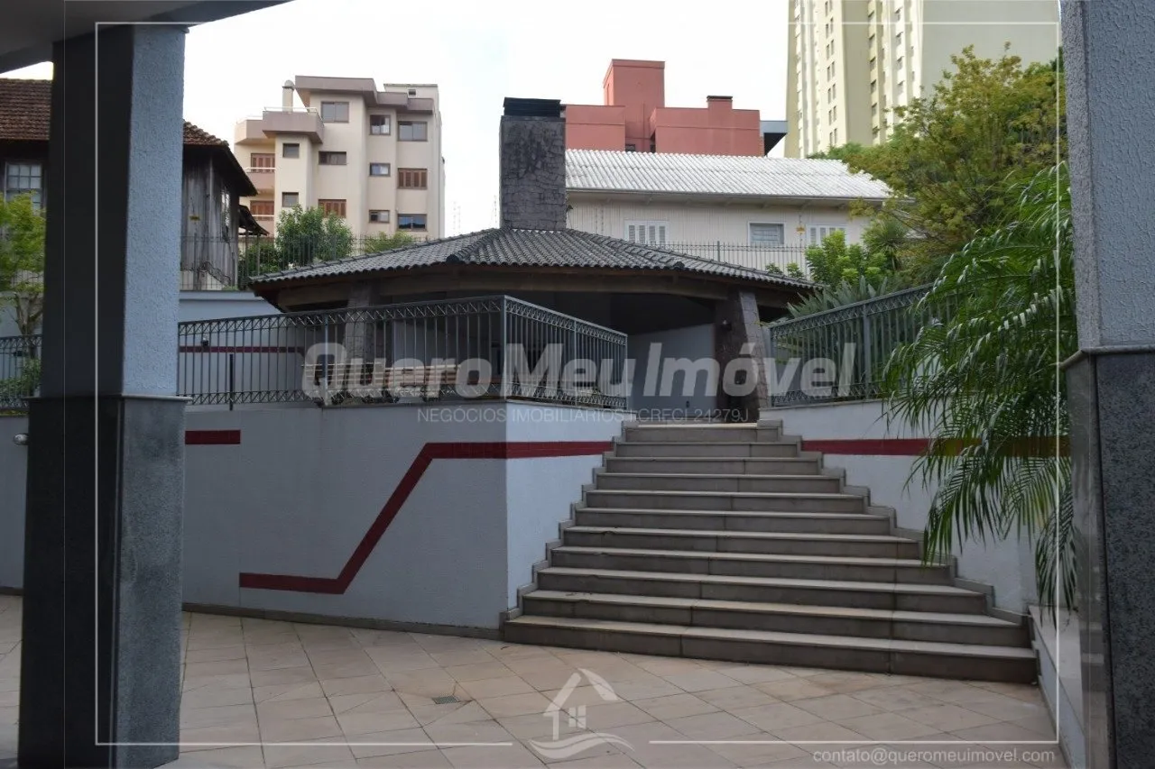 Apartamento central com 3 dormitórios!