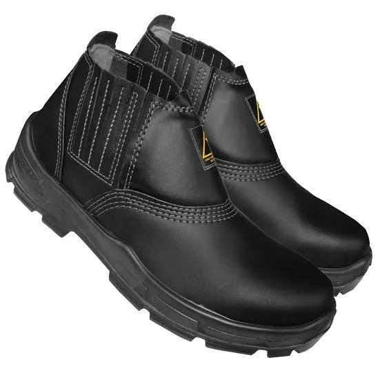 Bota EPI preta número 43 Nova 