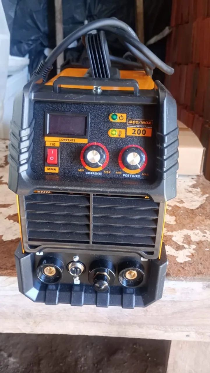 Máquina de solda thing e Eletro Ela é nova nunca foi usada a energia dela ela é uma 200