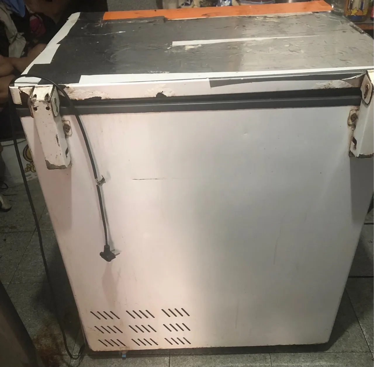 Freezer Esmaltec 220v 1 porta