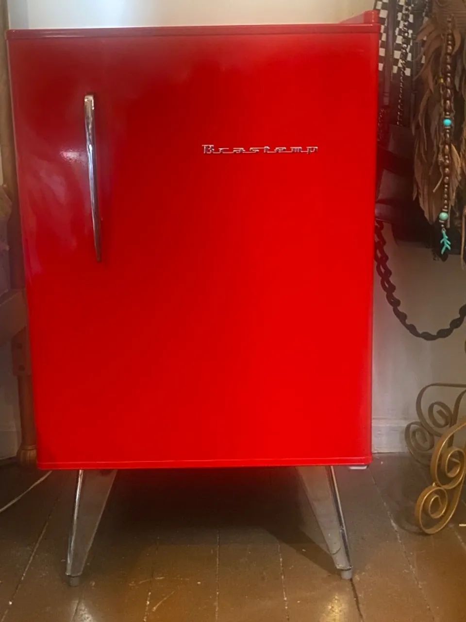 VENDE-SE FRIGOBAR BRASTEMP RETRÔ 76 LITROS - CLASSIC RED - BRA08HV-  VERMELHO - 110 V.