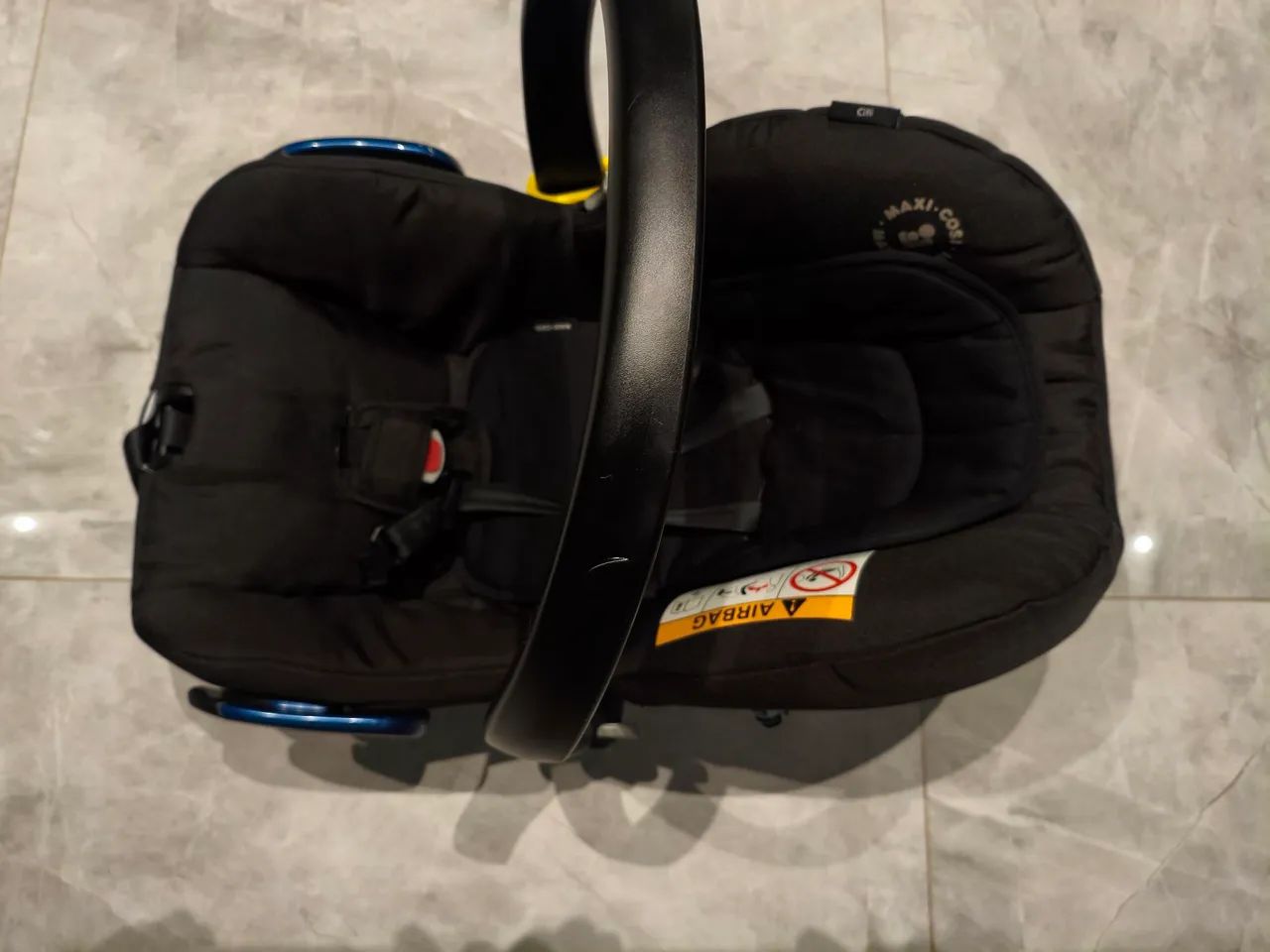 Bebe conforto máxi cosi2 completo com trava para acoplar no carrinho e mosquiteiro  - Foto 2