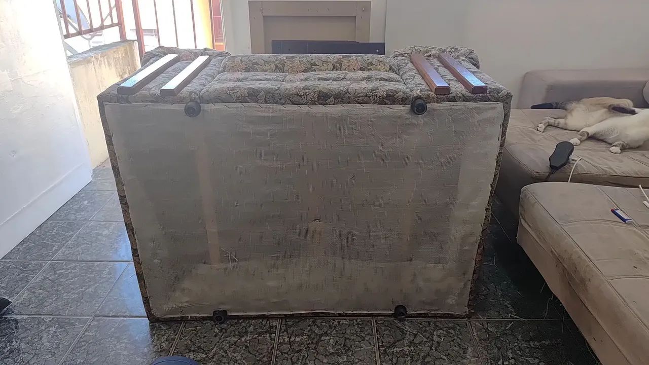 Poltrona encorpada e confortável de estilo clássico/vintage - Foto 2