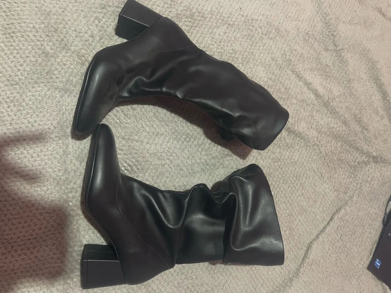 Bota de couro cano medio
