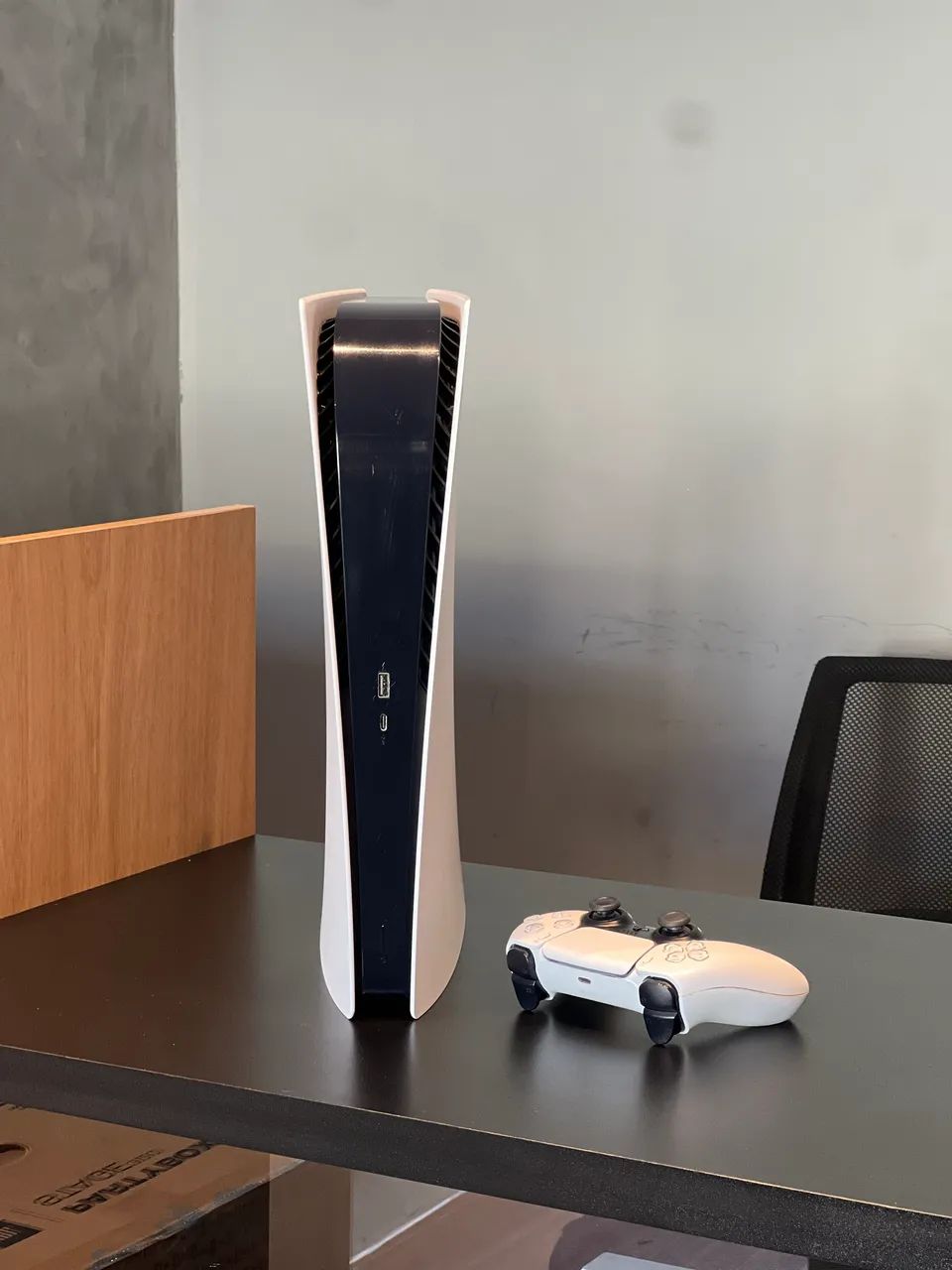 PS5 Fat com caixa, limpeza externa feita 