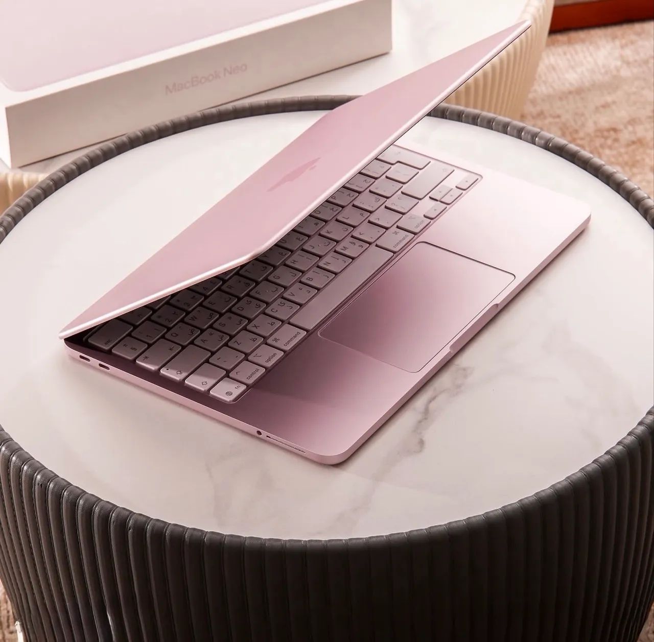 MacBook Neo 256GB / 8RAM (SEM TOUCH ID) - ROSA LANÇAMENTO