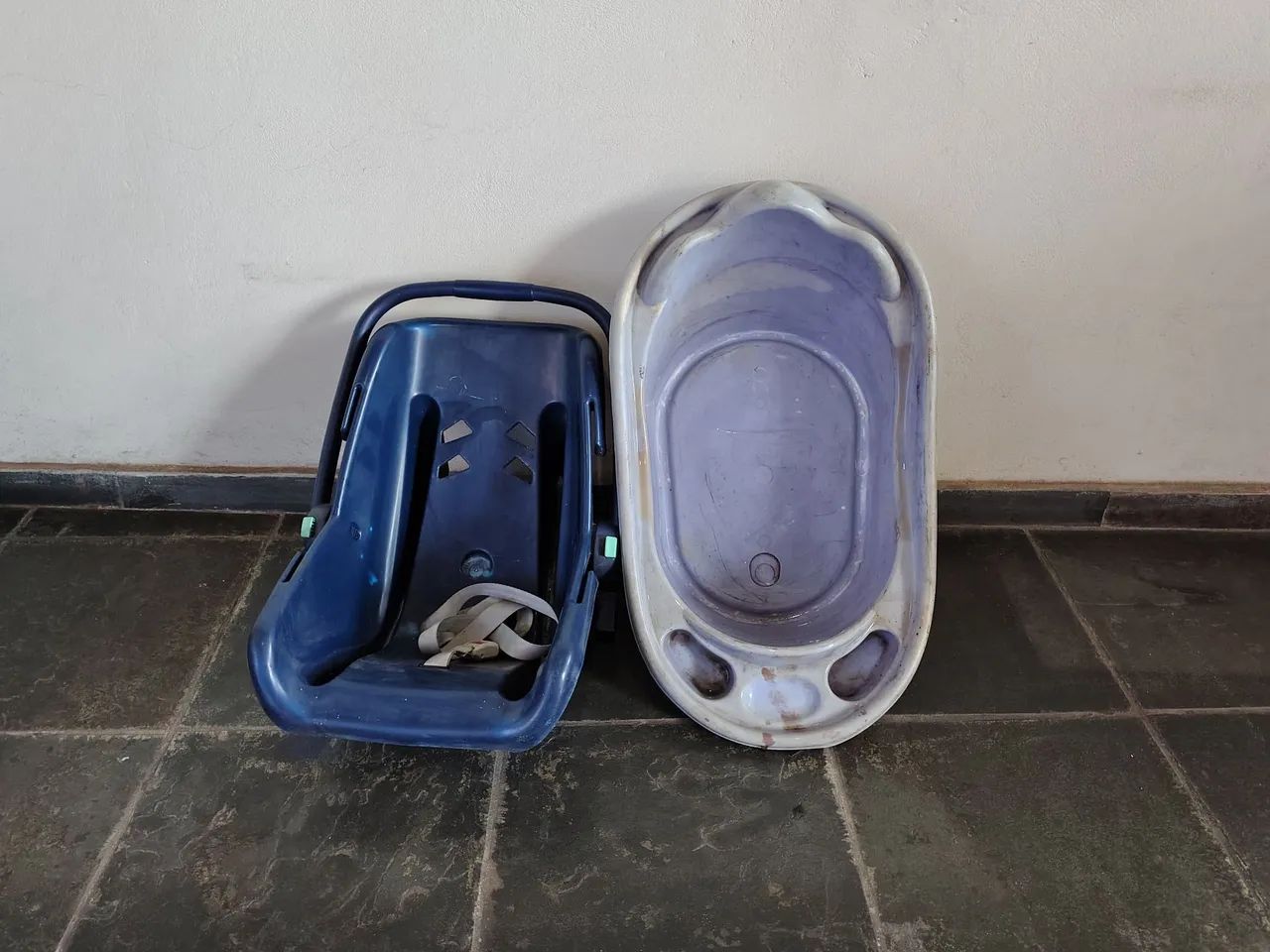 Banheira + cadeirinha ( bebê conforto).