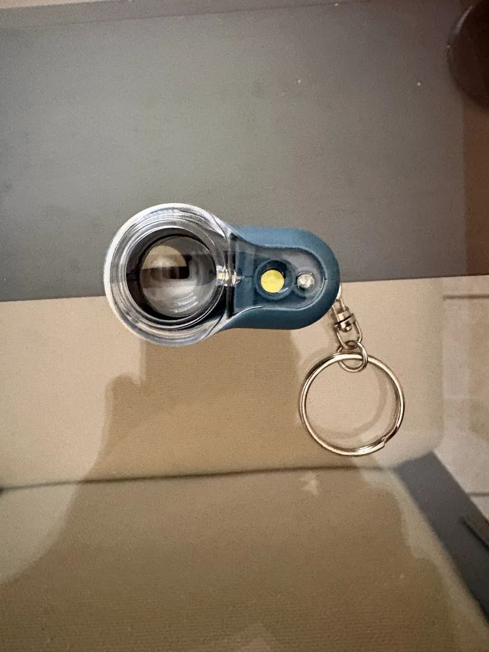 Microscópio Chaveiro Carson com Luz LED e UV, Zoom de 20x - Azul - Foto 3