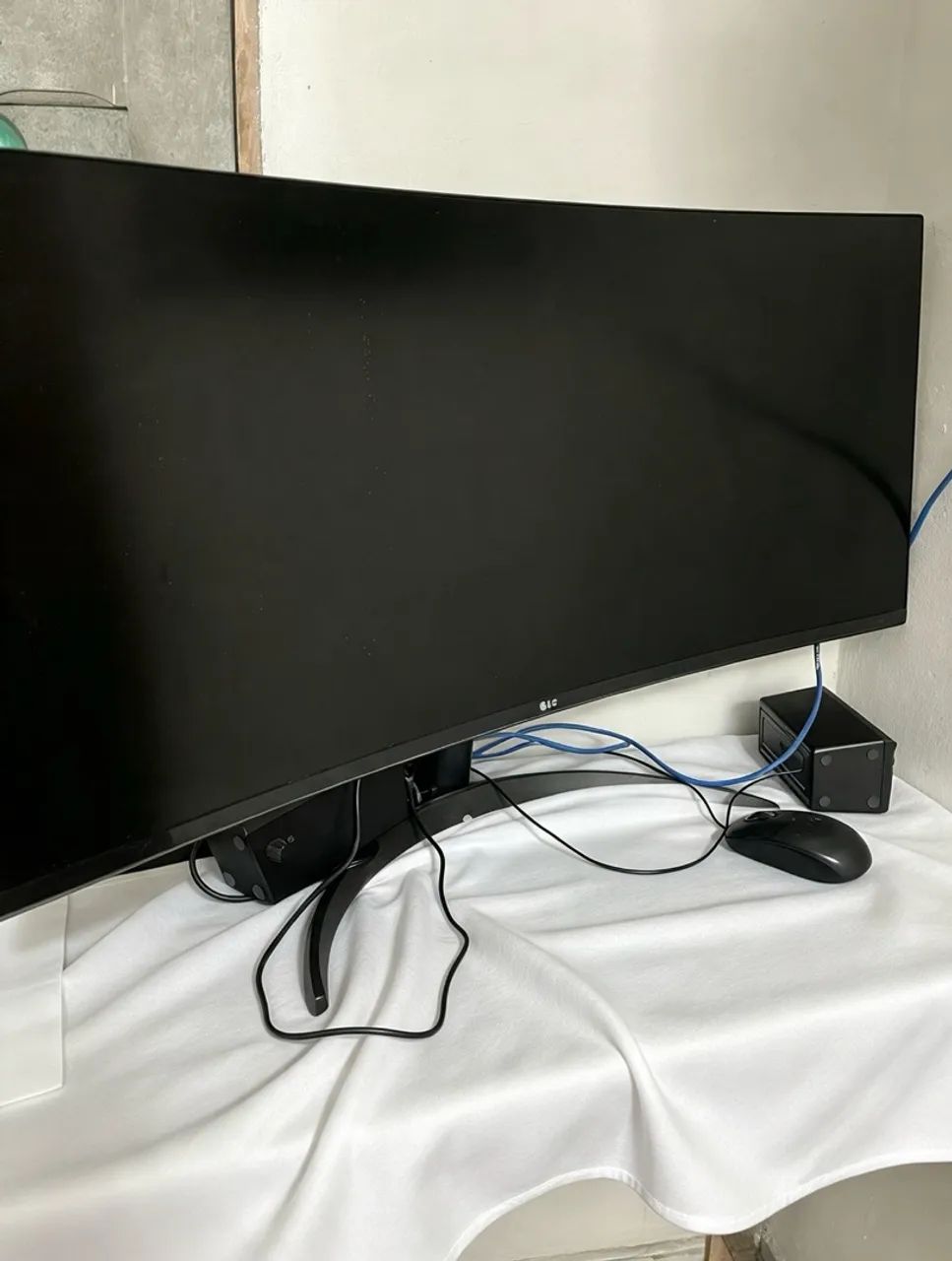 Monitor Ultrawaide LG 34P com CPU